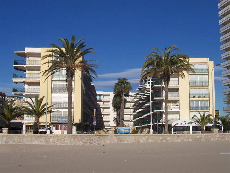 Fachada edificio LES DOYES